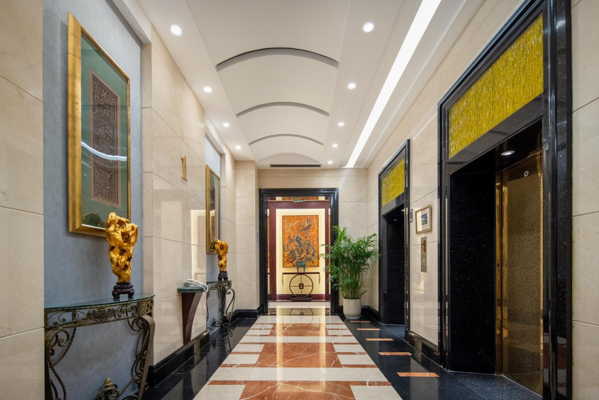 Gem Flower - North Bund Hotel