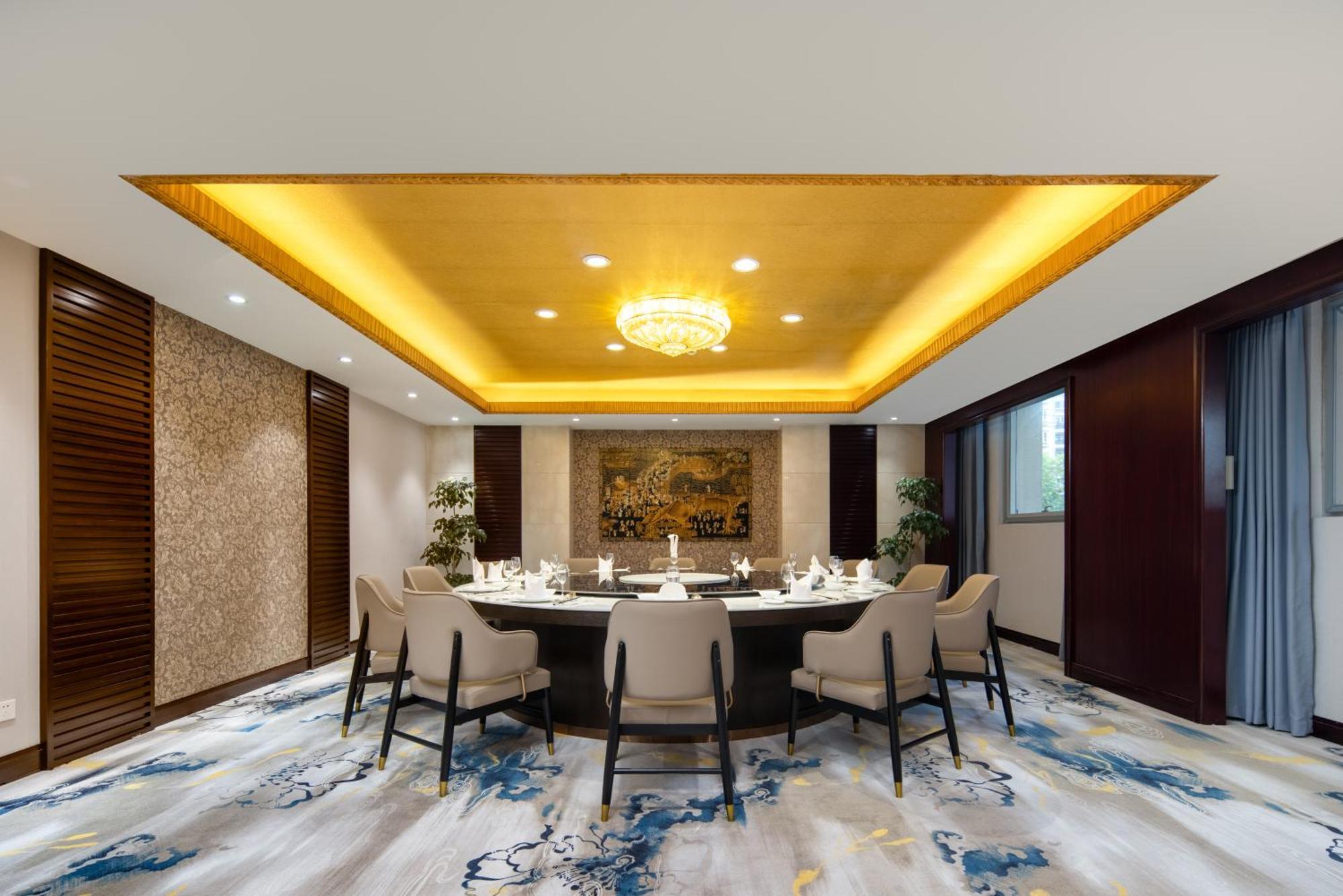 Gem Flower - North Bund Hotel Shanghai