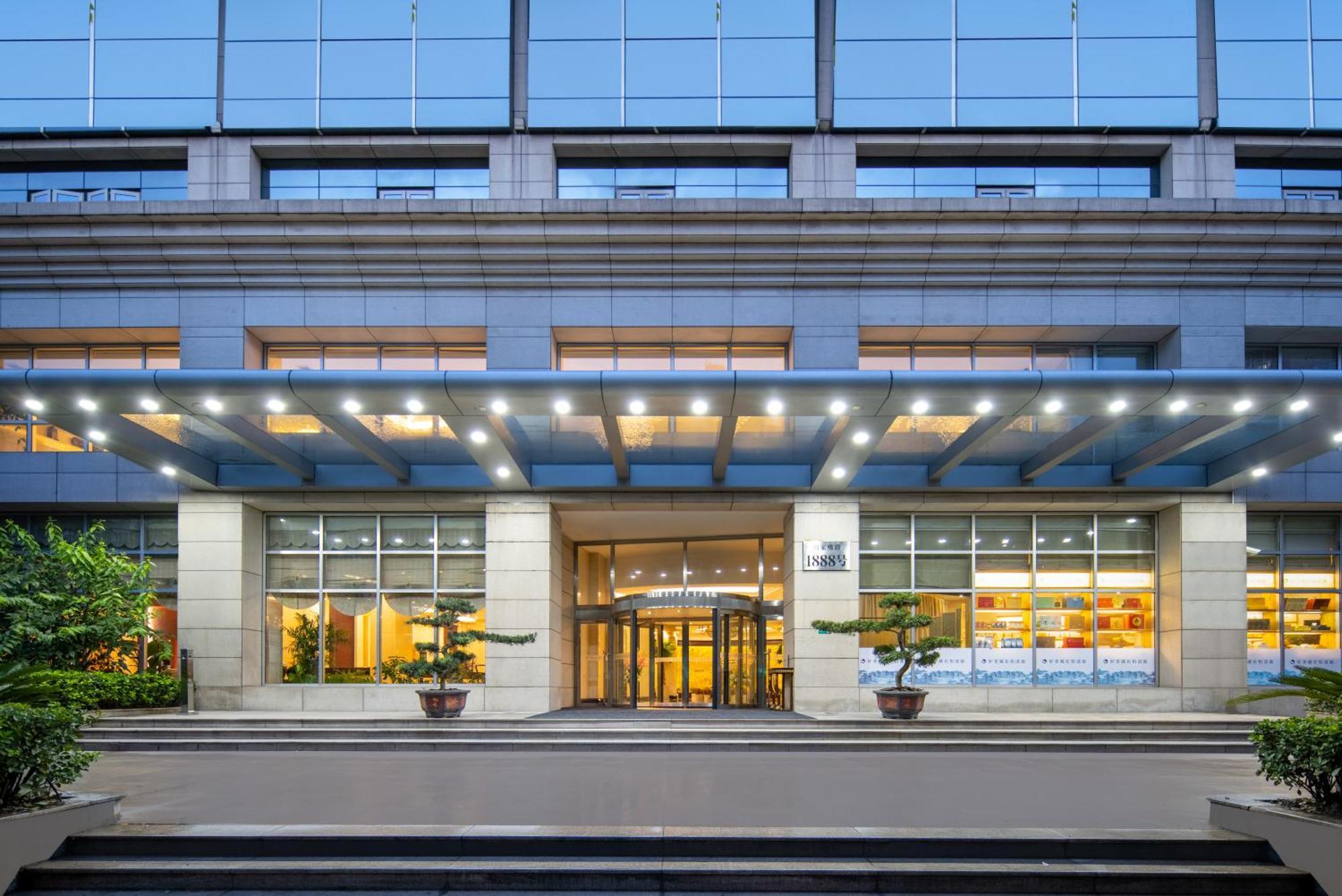 Hotel Gem Flower - North Bund 4*